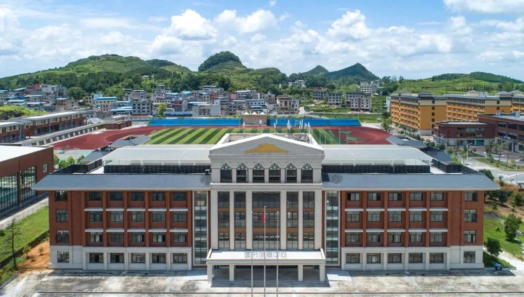 DeepSeek告诉你，，，，，，，，报读贵州铜仁数据职业学院的10大优势！